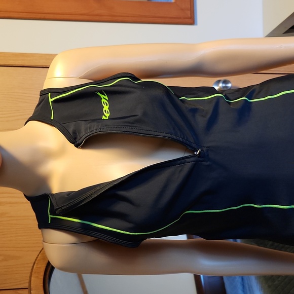 Zoot sleeveless top ☆ Small ☆ Black & Neon green. Mesh, pockets Cycling top New - Picture 6 of 16